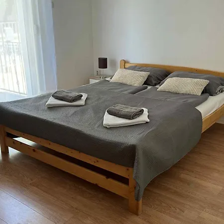 Gabor Aron דירה *