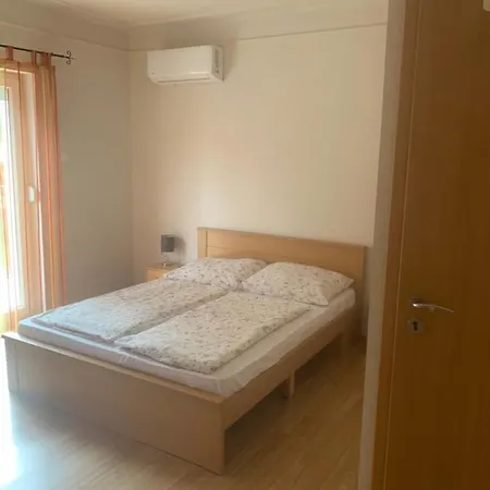 Gabor Aron Apartament *